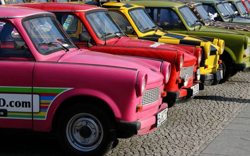 Coches clásicos de colores