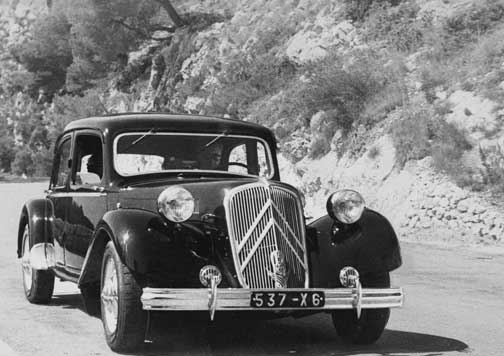 coche Citroën Traction Avant Cabriolet.