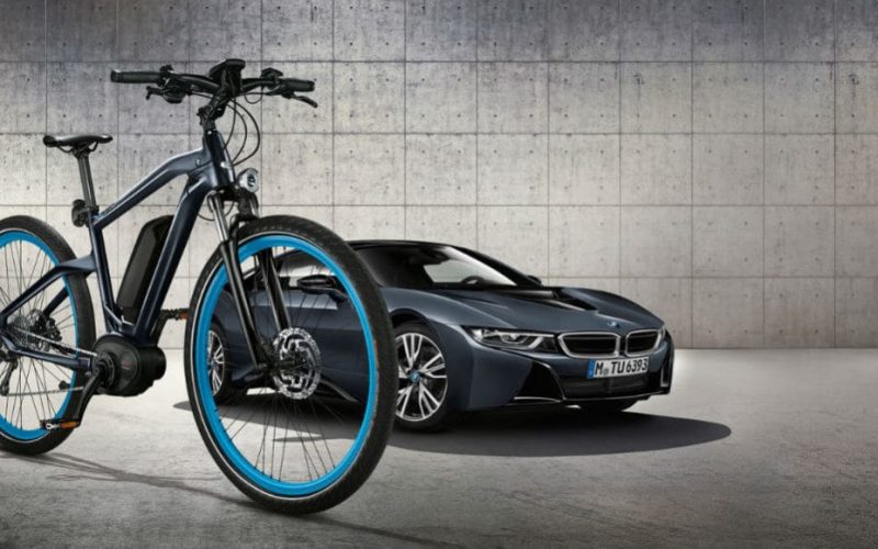 BMW i8 y bicicleta Cruise E-Bike Limited Edition