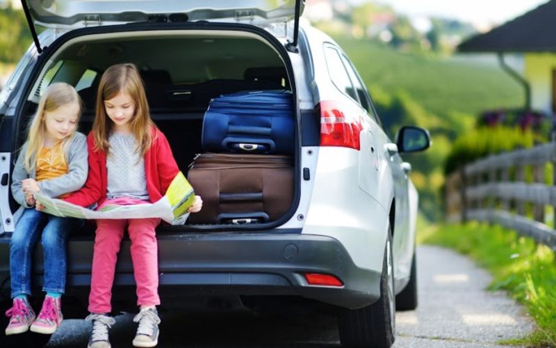 Sigue estos consejos para viajar en coche con niños este verano