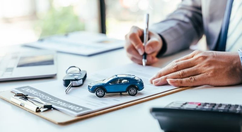 ¿Cuántos tipos de seguro de coche hay? Descúbrelos para elegir la póliza de seguro de coche que mejor se adapte a tu perfil de conductor.